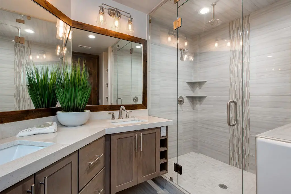 Luxury condo with large deck, pool/hot tub, walk to ski access