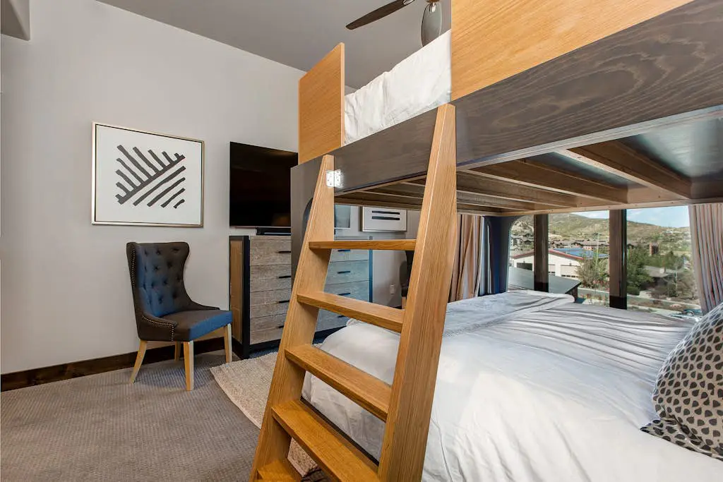 Luxury condo with large deck, pool/hot tub, walk to ski access