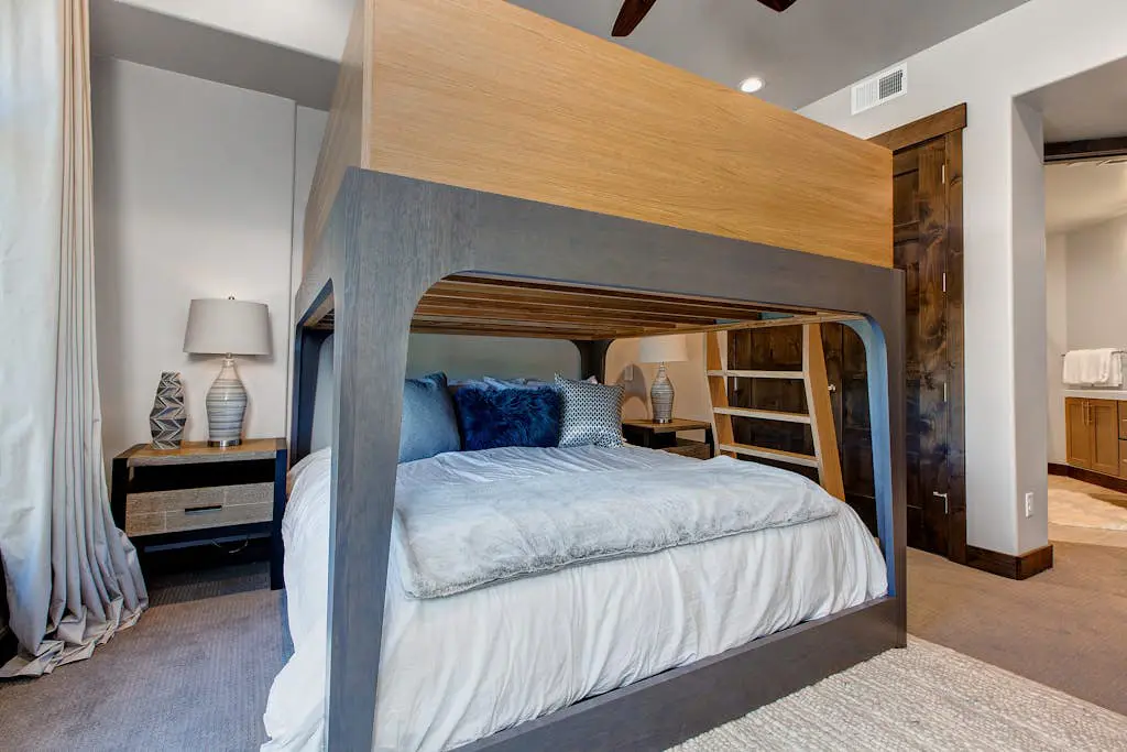 Luxury condo with large deck, pool/hot tub, walk to ski access