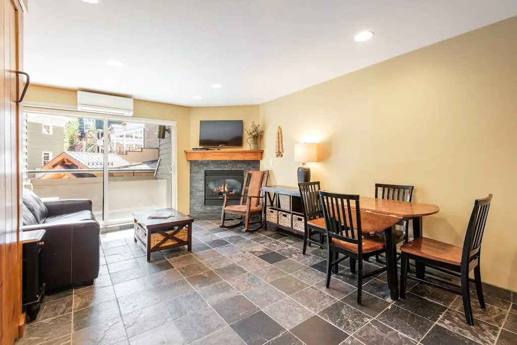 SKI-IN/SKI-OUT MOUNTAIN VILLAGE STUDIO #225