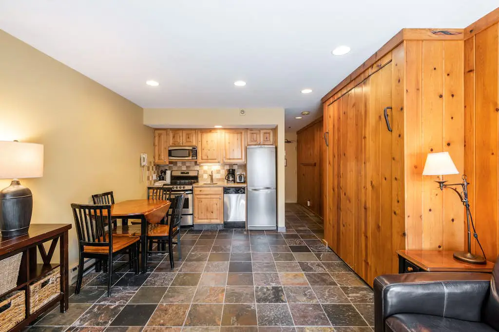 SKI-IN/SKI-OUT MOUNTAIN VILLAGE STUDIO #225