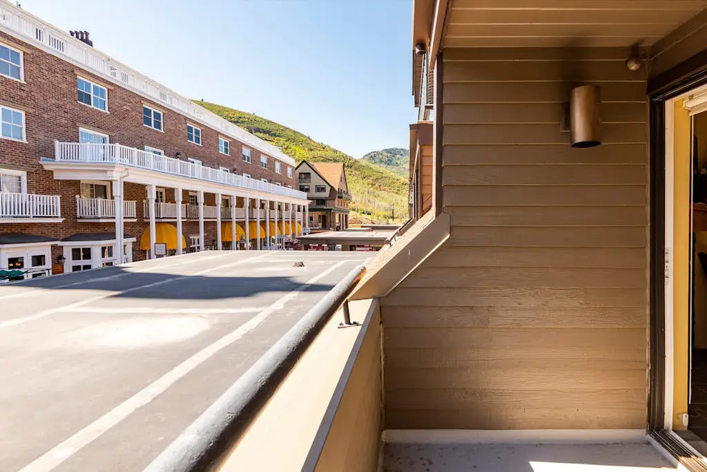 SKI-IN/SKI-OUT MOUNTAIN VILLAGE STUDIO #225