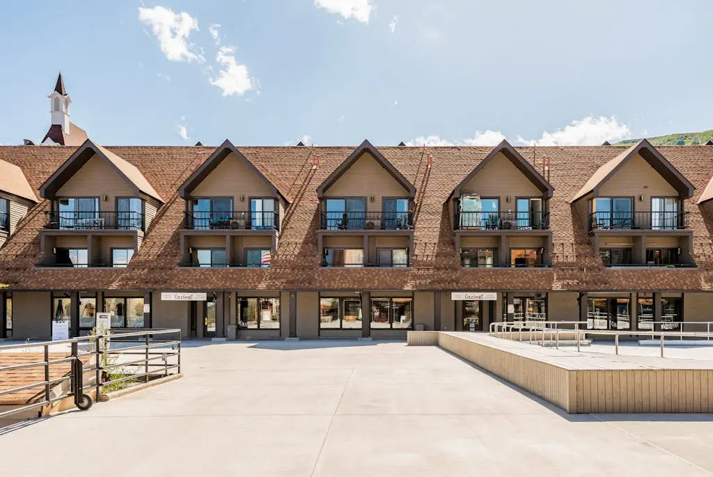 SKI-IN/SKI-OUT MOUNTAIN VILLAGE STUDIO #225