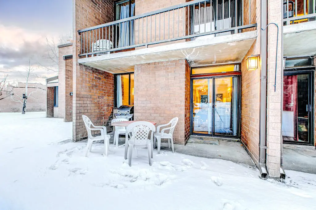 Golf Course Front Condo with Shared Outdoor Pool, Hot Tub, & High-Speed WiFi