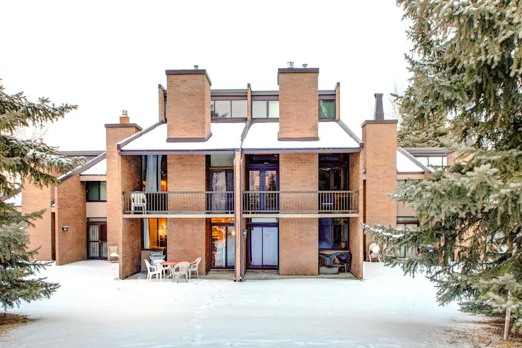 Golf Course Front Condo with Shared Outdoor Pool, Hot Tub, & High-Speed WiFi