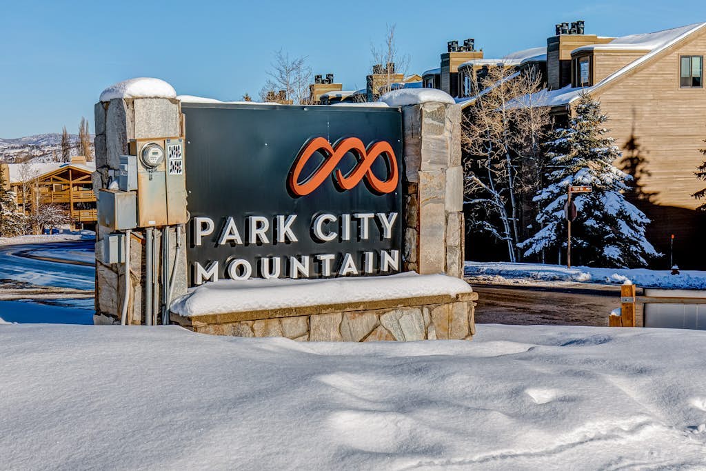 Victorian Townhome Near Main Street & Slopes W/ Full Kitchen & Ski Rack