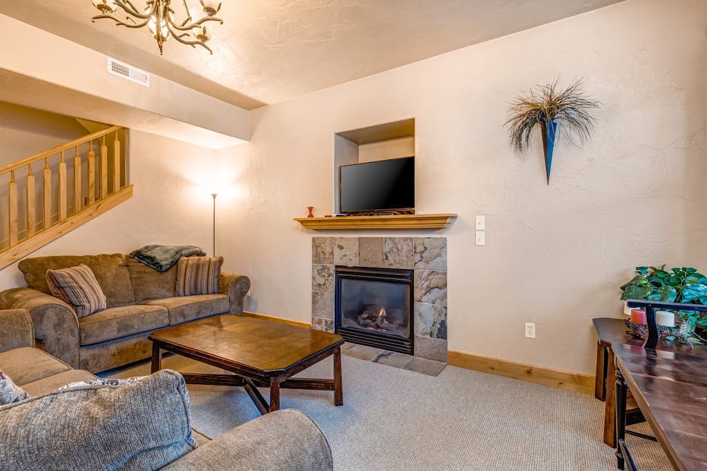 Spacious family condo with  jetted tub, ideal location, & free WiFi