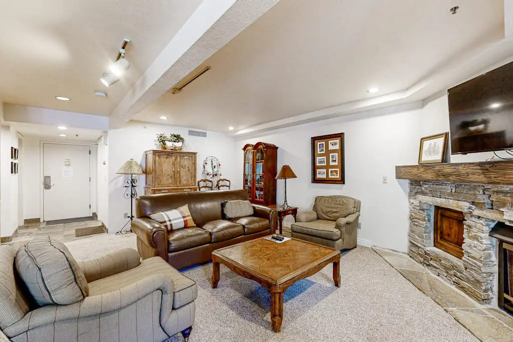 SKI-IN/SKI-OUT Mountain Village Lodge 269