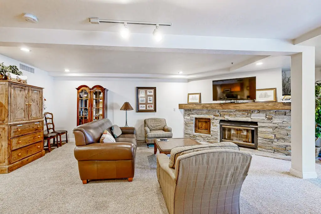 SKI-IN/SKI-OUT Mountain Village Lodge 269