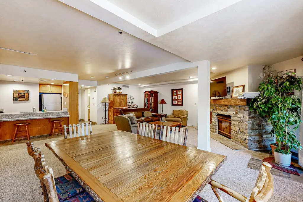 SKI-IN/SKI-OUT Mountain Village Lodge 269
