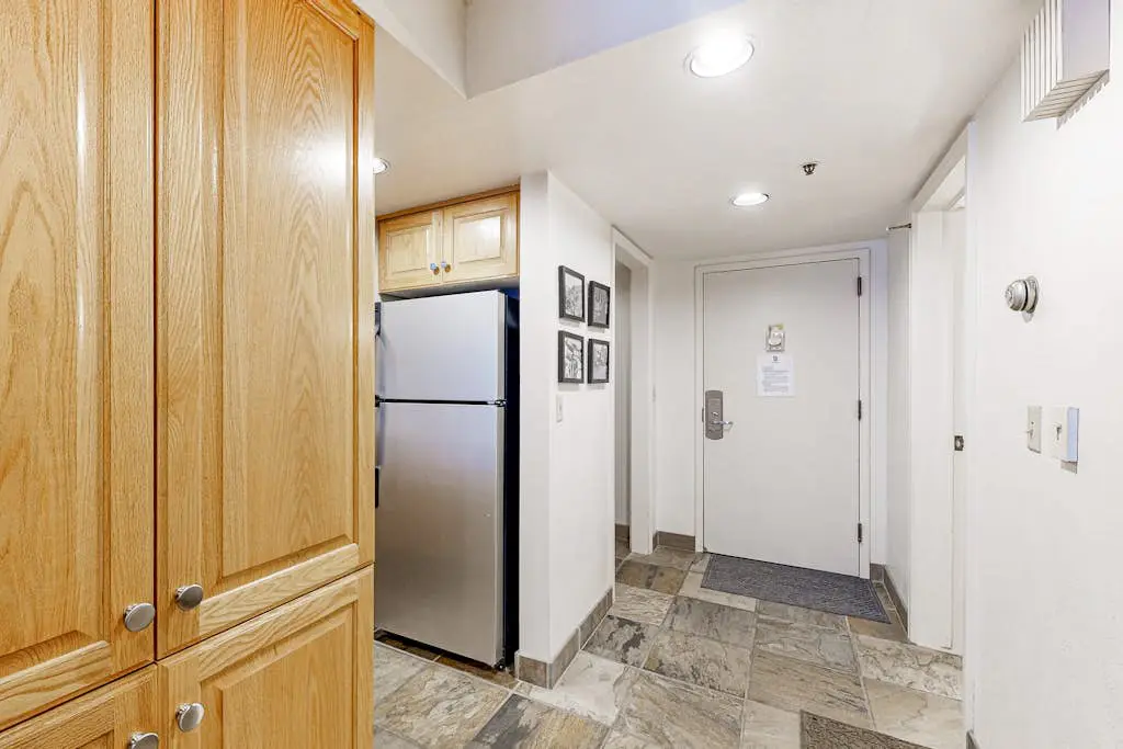SKI-IN/SKI-OUT Mountain Village Lodge 269
