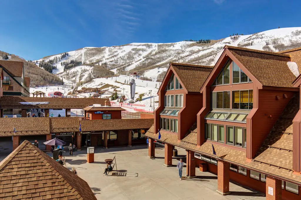 SKI-IN/SKI-OUT Mountain Village Lodge 269