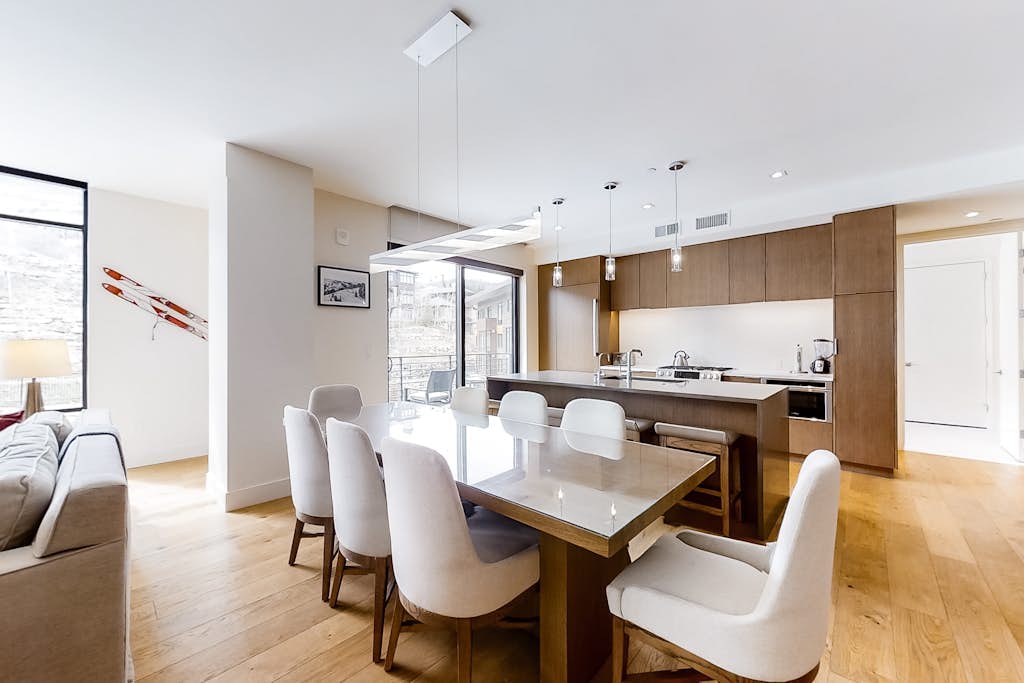All-Suite Ski-In, Ski-Out Penthouse - Pool, Hot Tub & Mountain-View Balcony