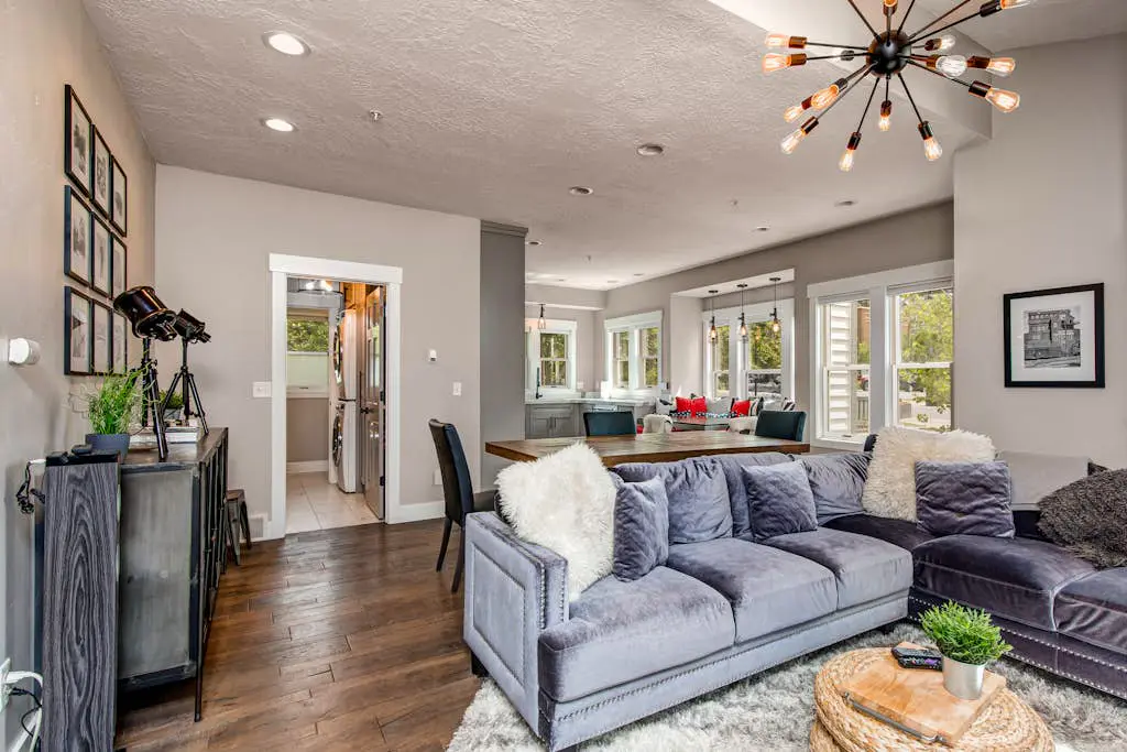 Elegant downtown retreat with  breakfast nook & shuttle access to lift & town