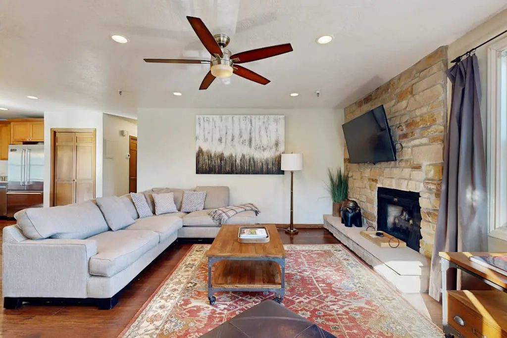 Mountain condo located 3 blocks from Town Lift Plaza & Main Street