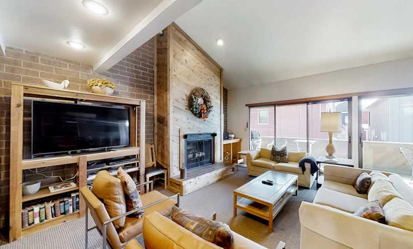 Bright Townhome with Sauna, Fireplace & Grill - Walk to Resort Base
