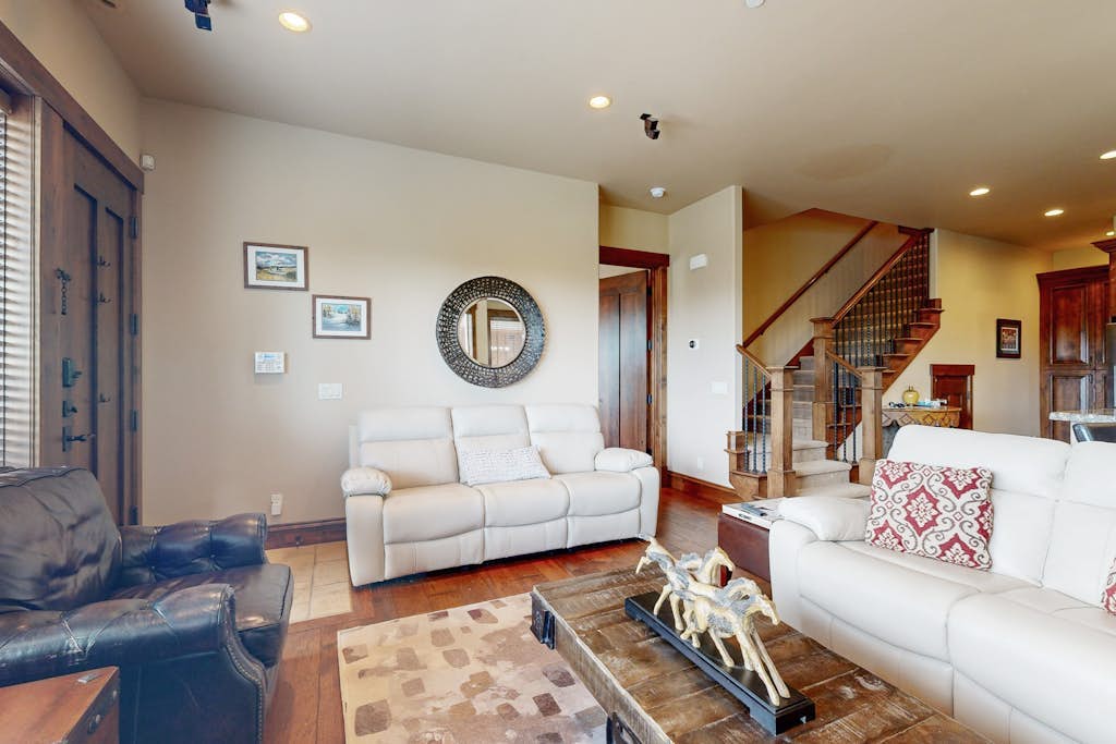 Sophisticated Mountain-View Condo - Hot Tub, Heated Pool - Walk to Gondola