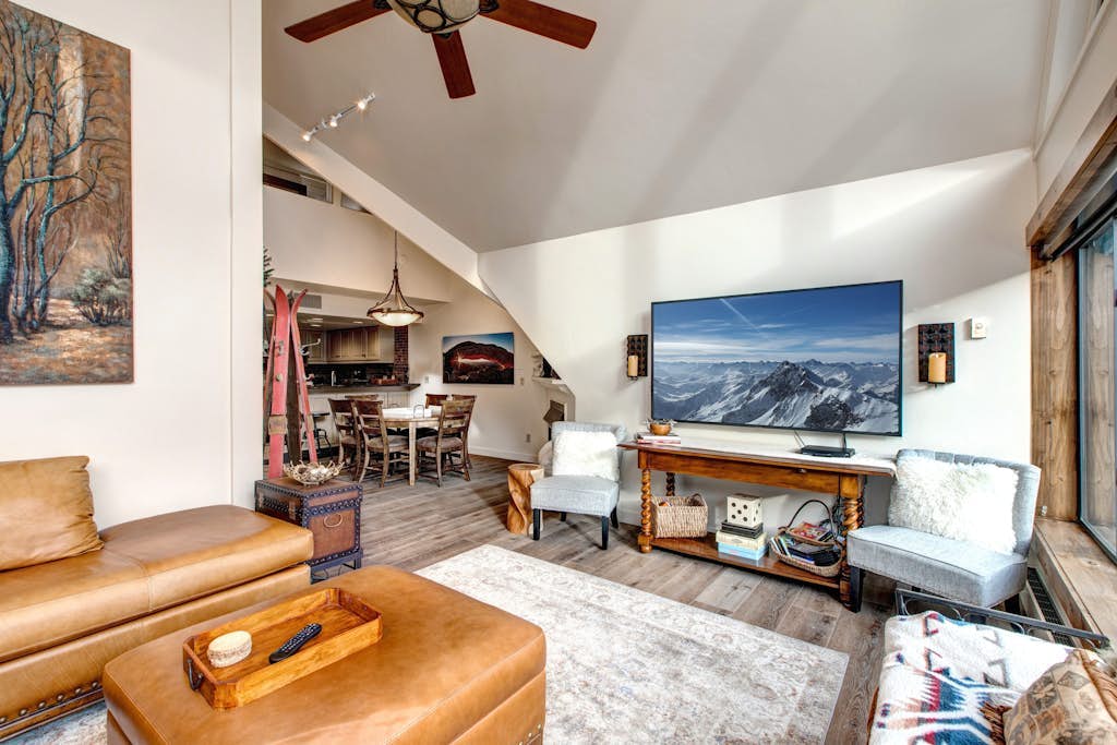 SKI-IN/SKI-OUT Mountain Village Lodge 351