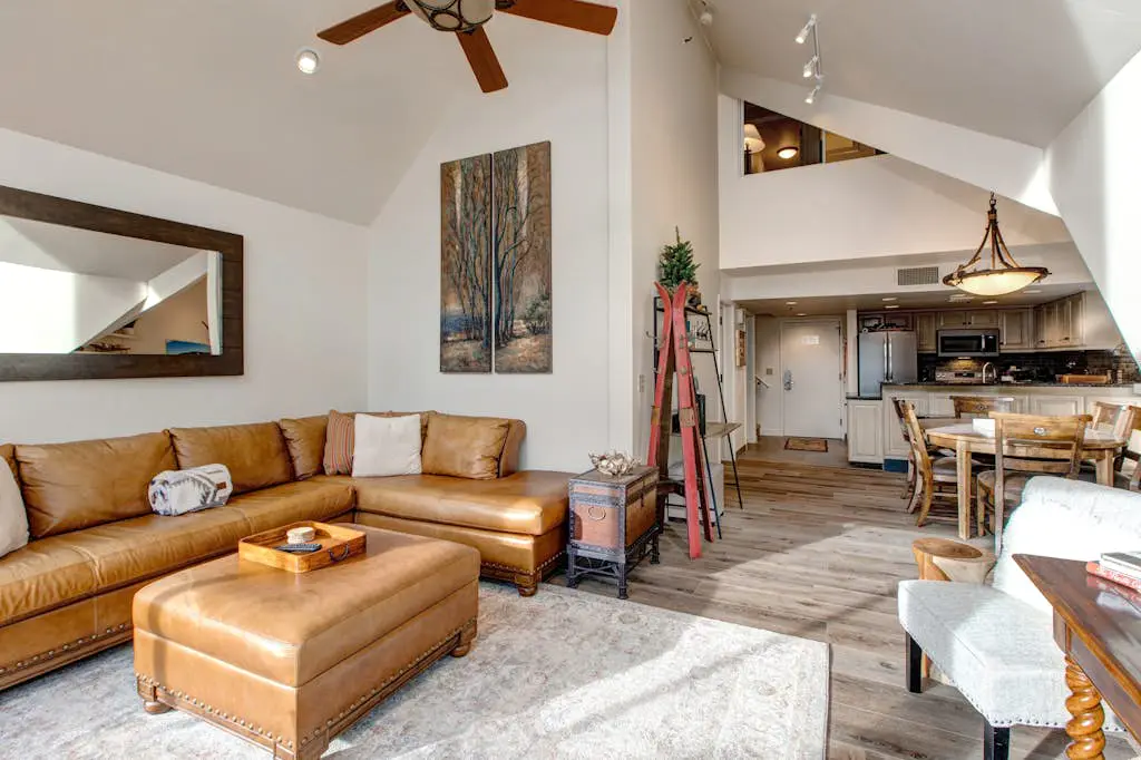 SKI-IN/SKI-OUT Mountain Village Lodge 351