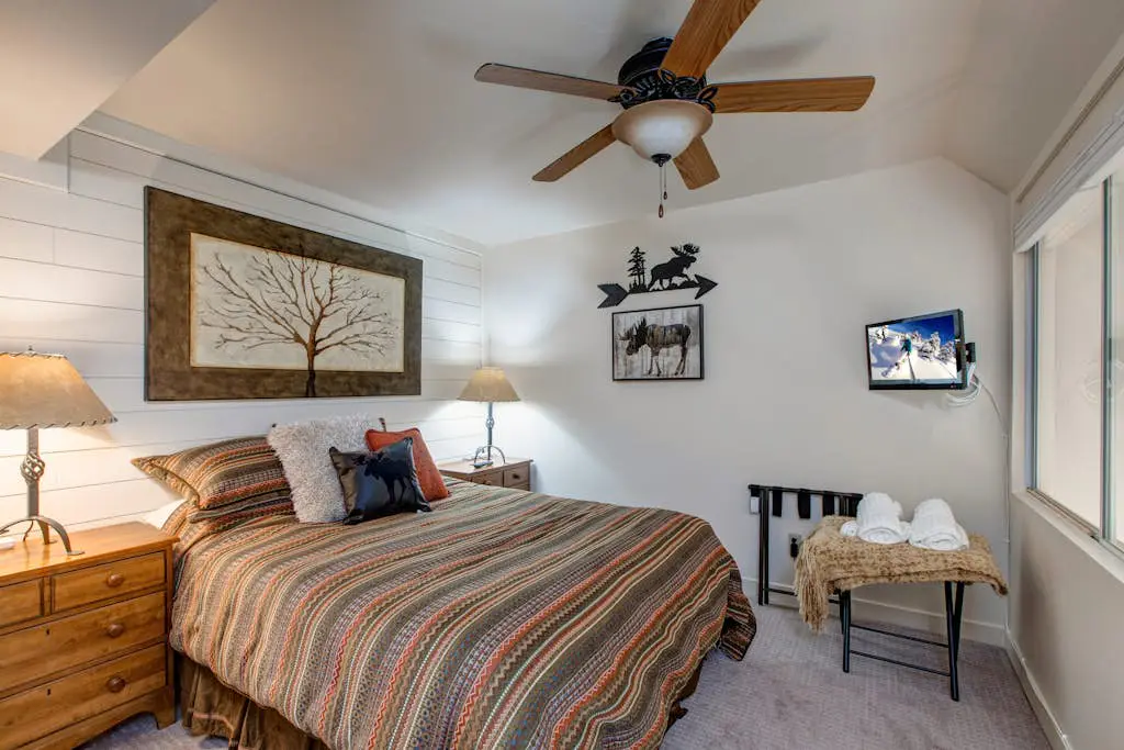 SKI-IN/SKI-OUT Mountain Village Lodge 351