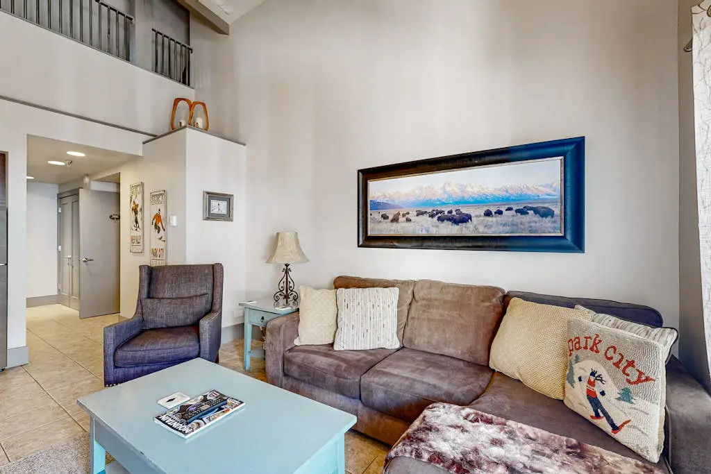 Upscale ski-in - ski-out condo with fireplace, all-season pool, hot tub & gym