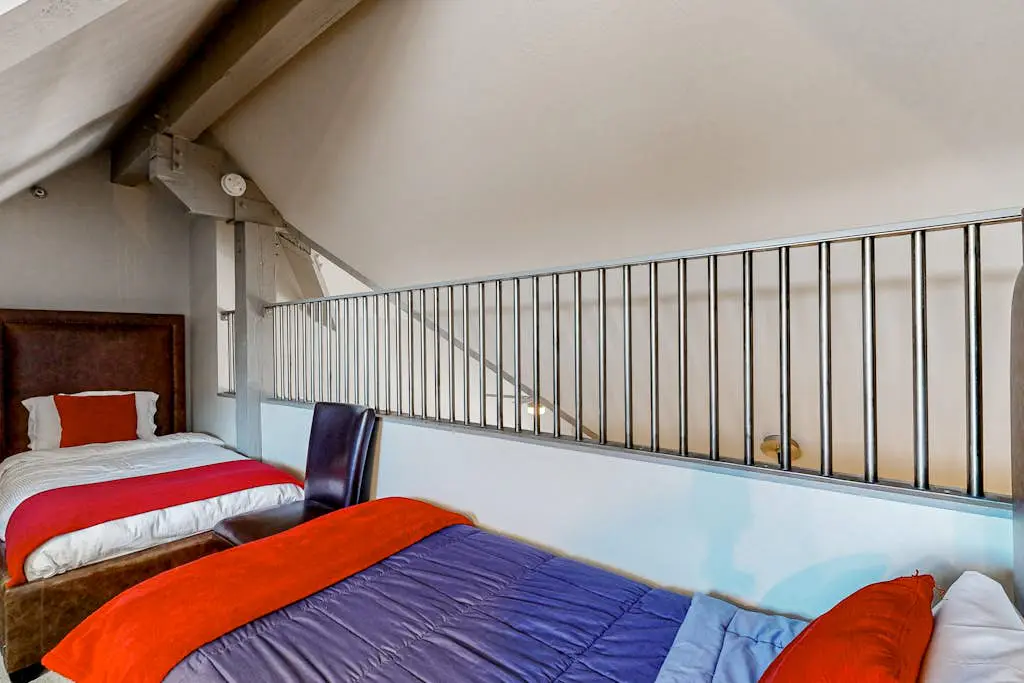 Upscale ski-in - ski-out condo with fireplace, all-season pool, hot tub & gym