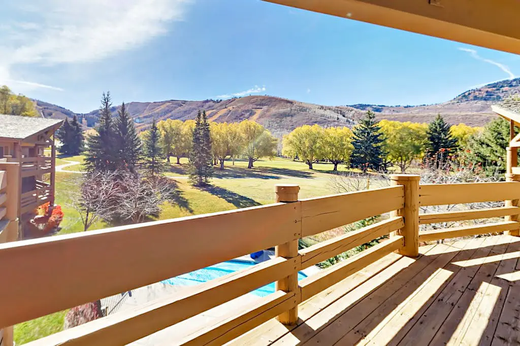 All Seasons Condominiums 303