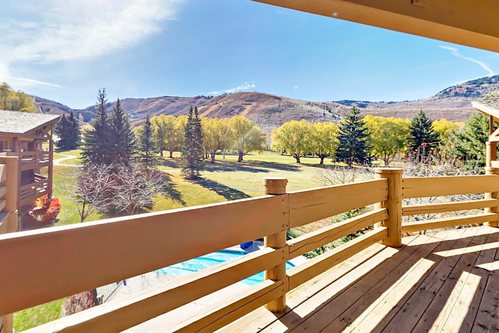 Relaxing Condo with  Heated Pool - Near Slopes & Historic Main Street