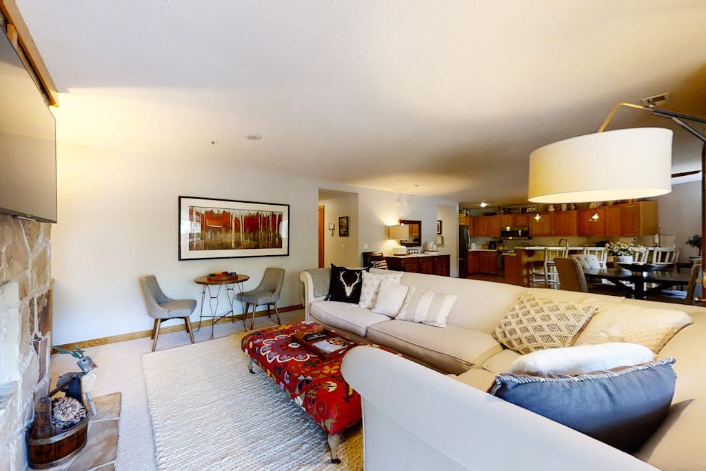 Relaxing Condo with  Heated Pool - Near Slopes & Historic Main Street