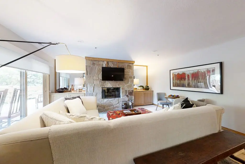 All Seasons Condominiums 303