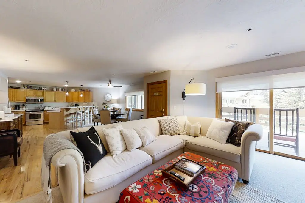 All Seasons Condominiums 303