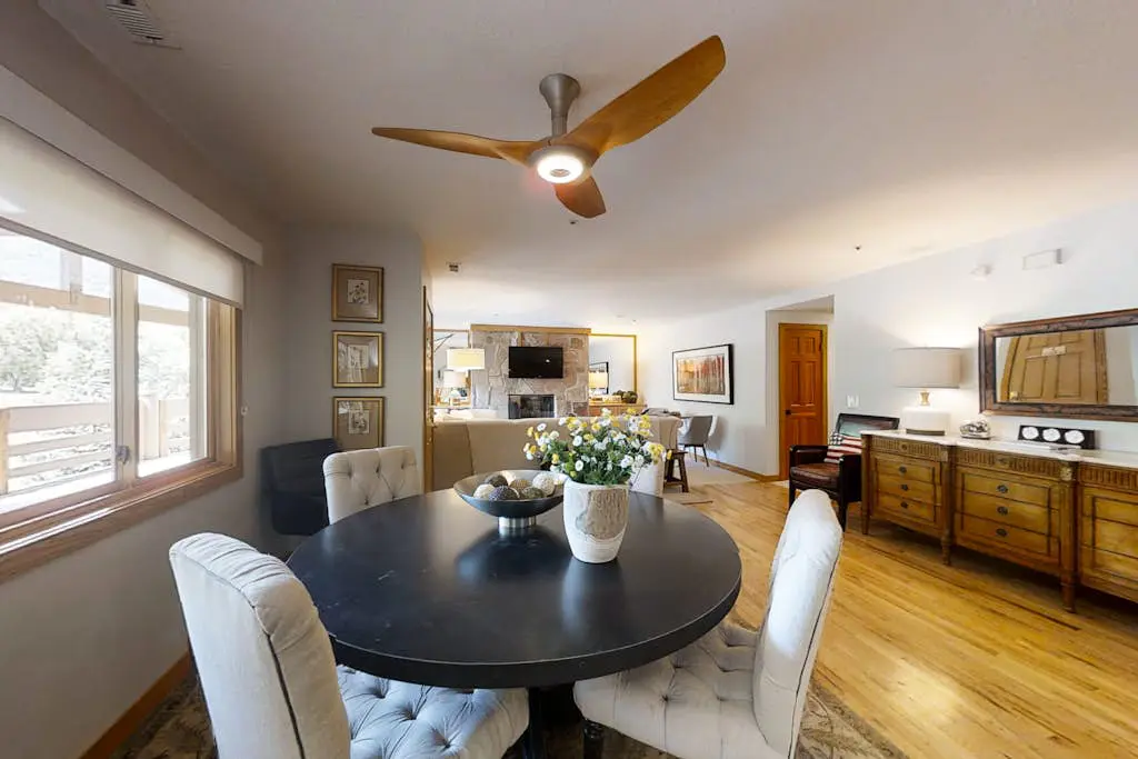 All Seasons Condominiums 303