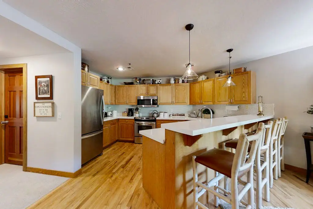 All Seasons Condominiums 303
