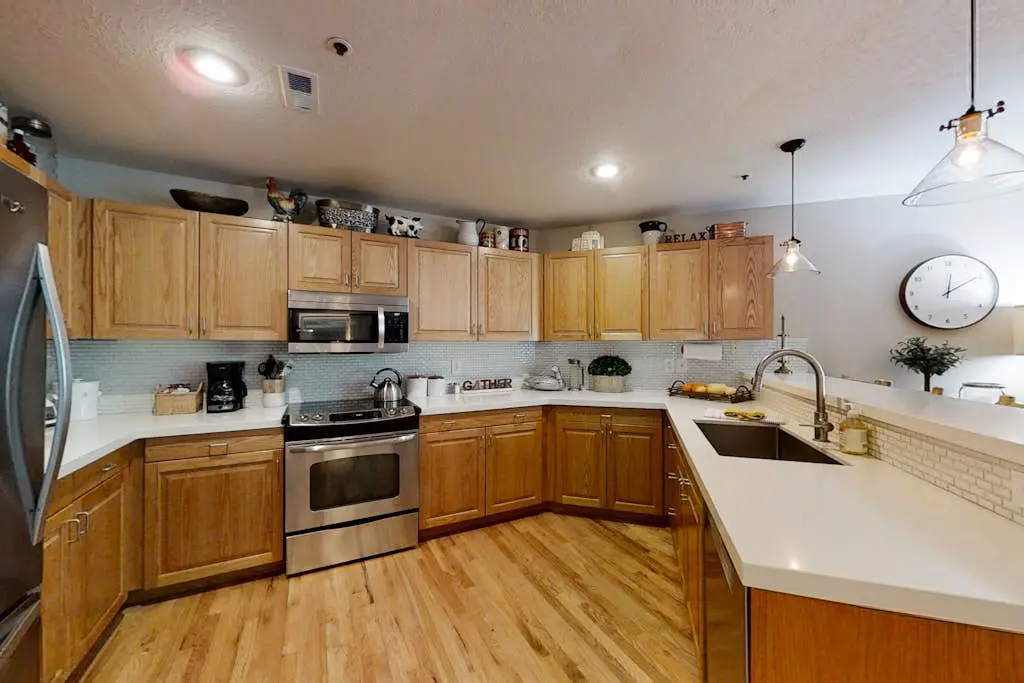 All Seasons Condominiums 303