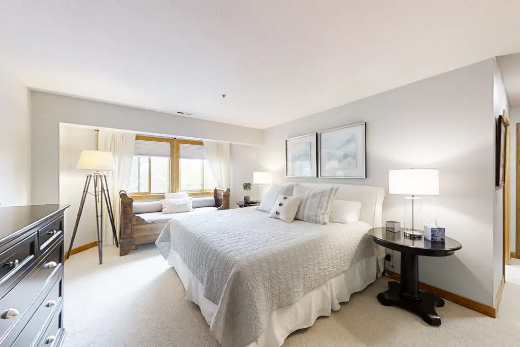 All Seasons Condominiums 303