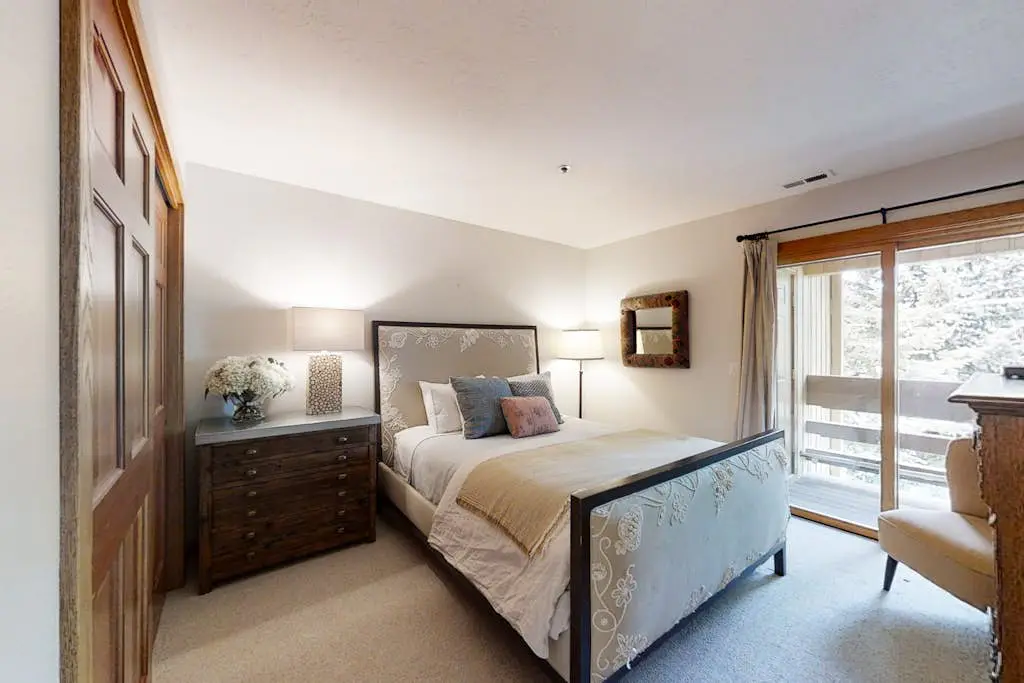 All Seasons Condominiums 303