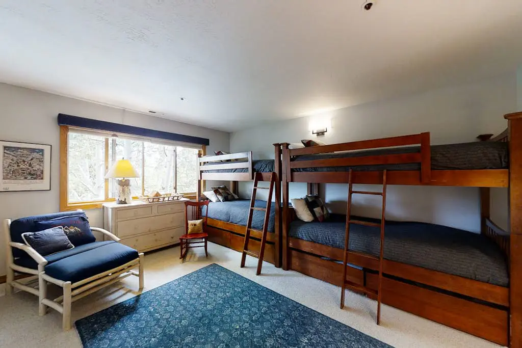 All Seasons Condominiums 303