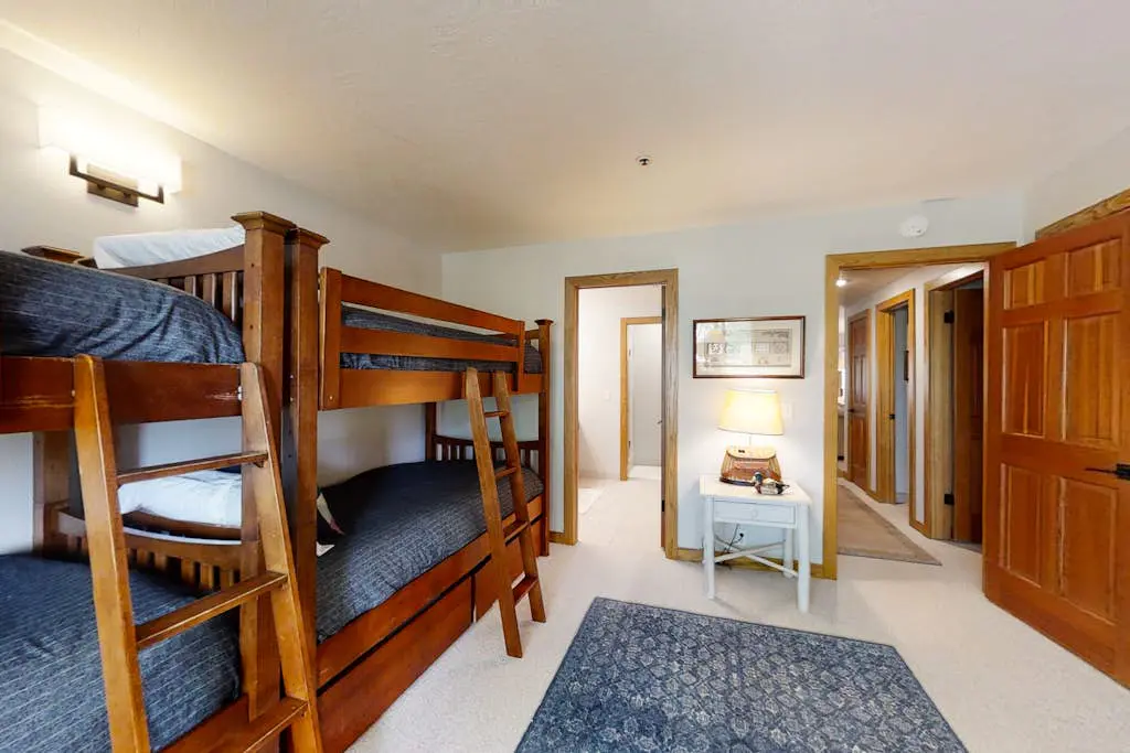 All Seasons Condominiums 303