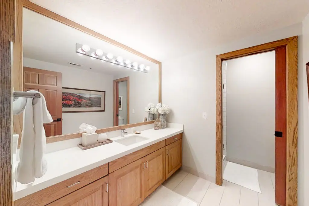 All Seasons Condominiums 303