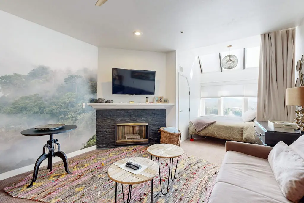 SKI-IN/SKI-OUT Mountain Village Lodge 167