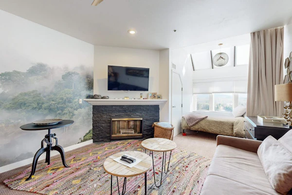 Ski-In/Ski-Out Studio w/ Pool, Hot Tub, Fitness Center & Mountain Views