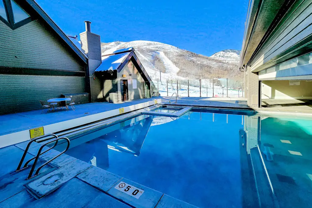 SKI-IN/SKI-OUT Mountain Village Lodge 167