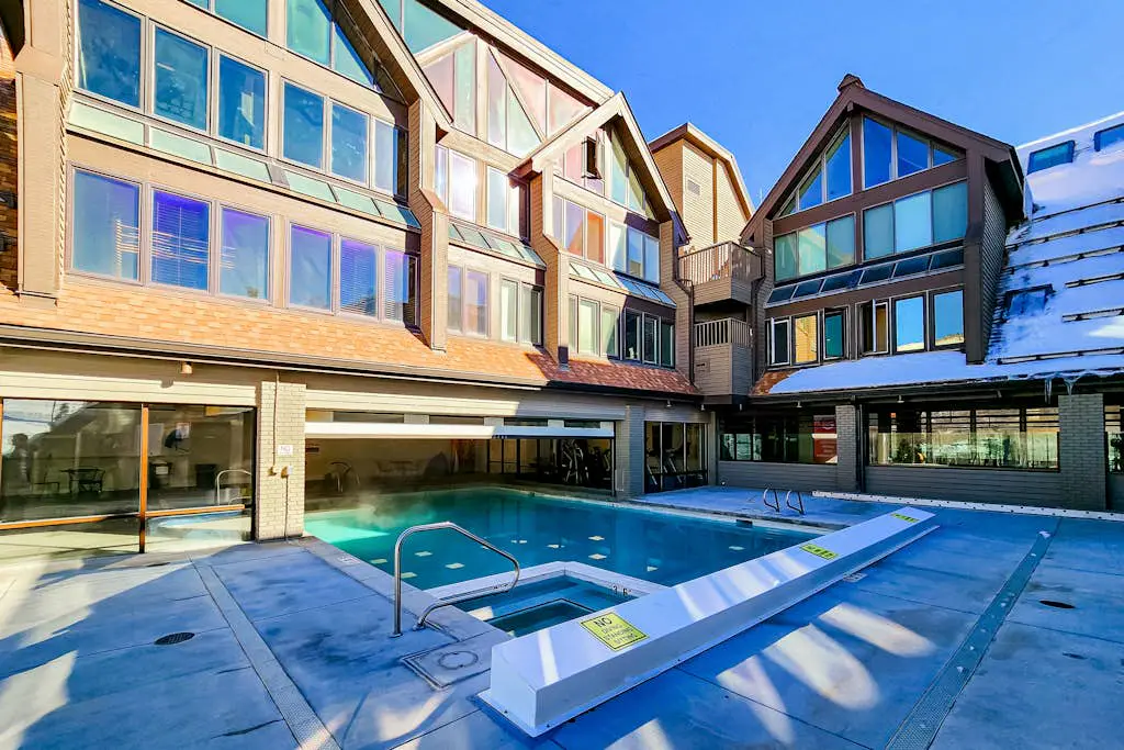 SKI-IN/SKI-OUT Mountain Village Lodge 167