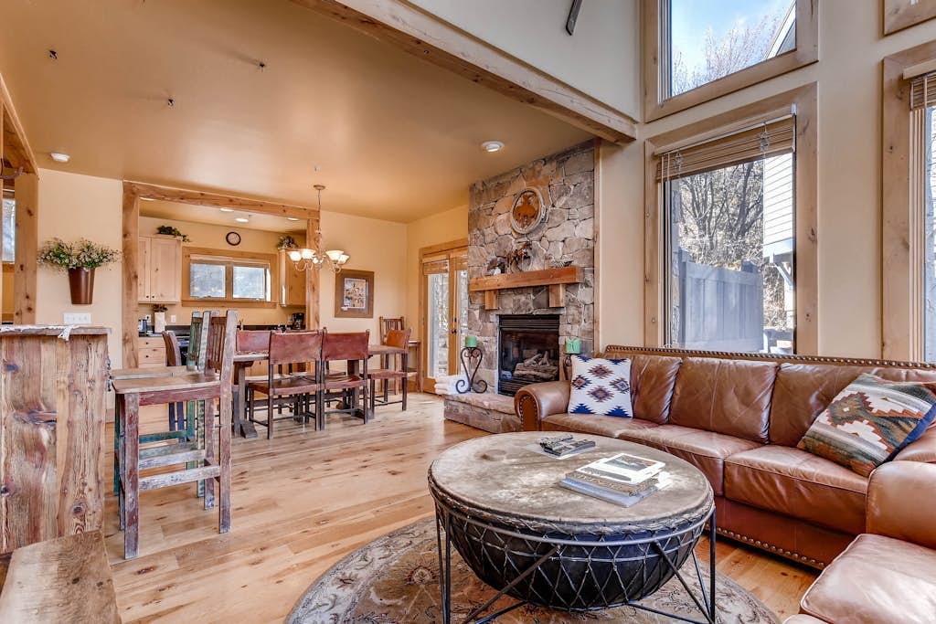 Downtown townhome w/private hot tub close to Park City Mountain & Deer Valley