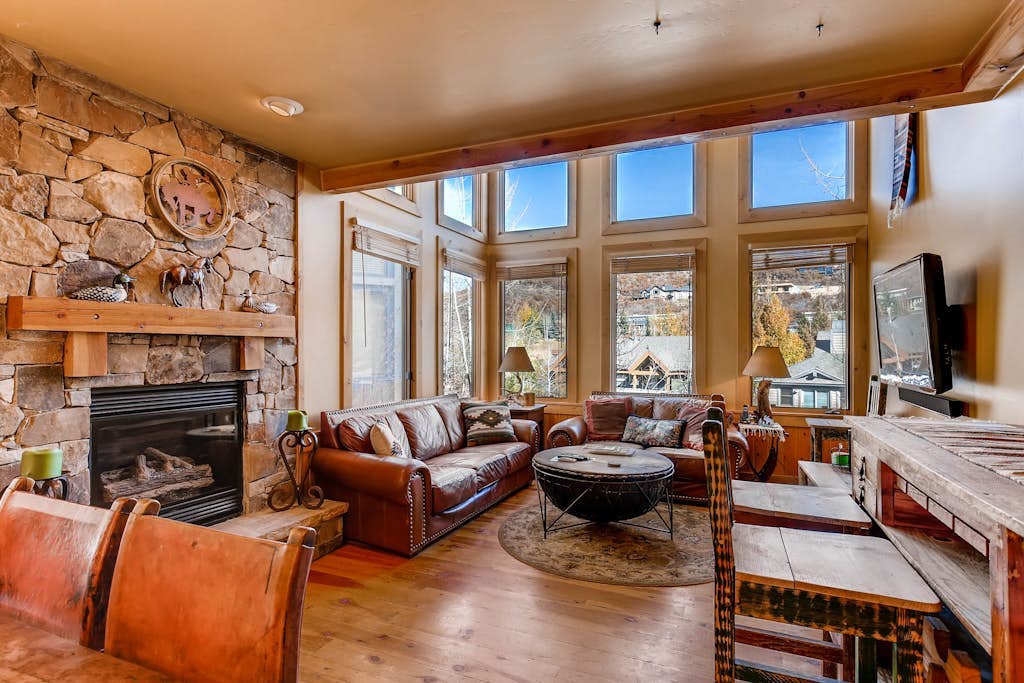 Downtown townhome w/private hot tub close to Park City Mountain & Deer Valley