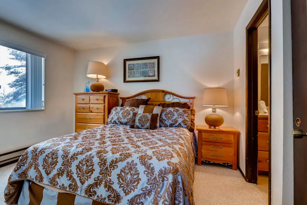 Corner condo in Canyons - close to ski lifts w/ shared pools, hot tub, & sauna