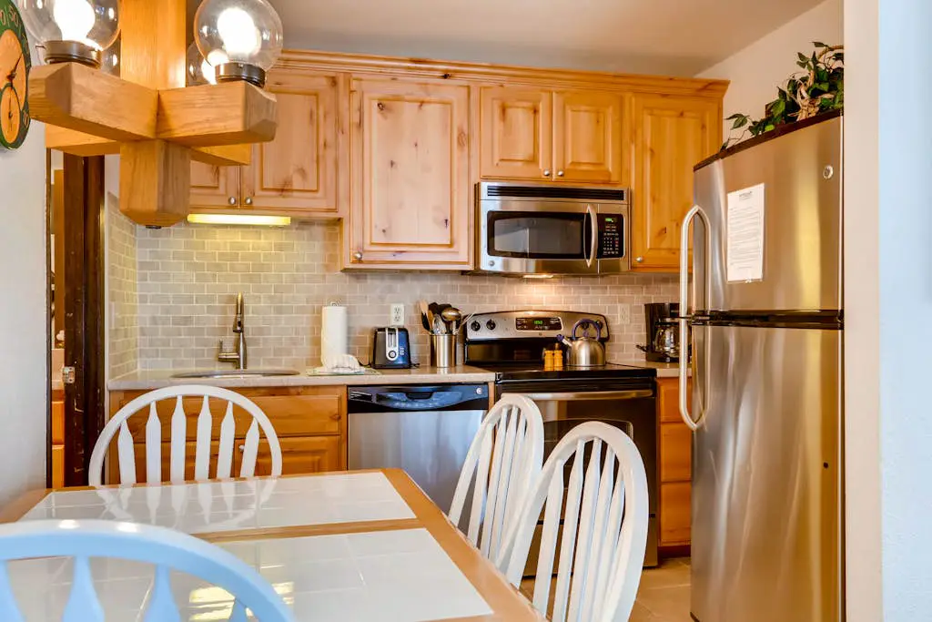 Corner condo in Canyons - close to ski lifts w/ shared pools, hot tub, & sauna