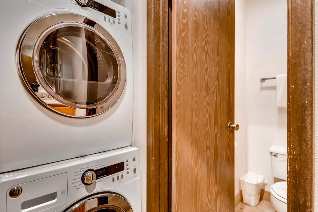 Corner condo in Canyons - close to ski lifts w/ shared pools, hot tub, & sauna