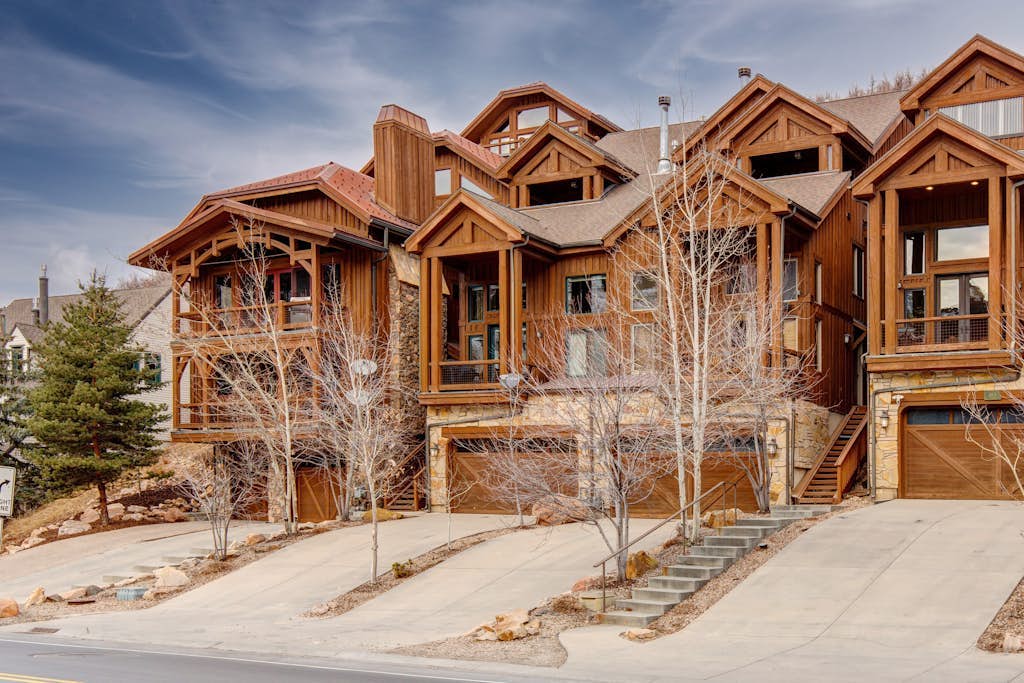 Spectacular Townhome w/ a Private Hot Tub, Free WiFi, A/C, & Three Fireplaces