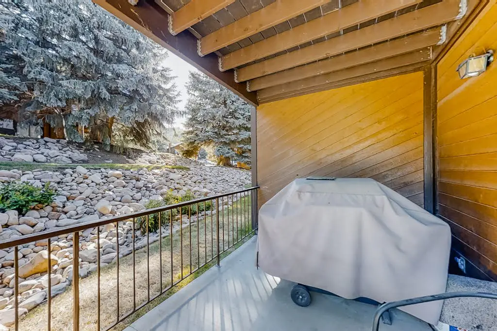 Alpine Gem - Pools, Hot Tubs, Tennis - Walk 5 Mins to Lift & 8 Mins to Dining